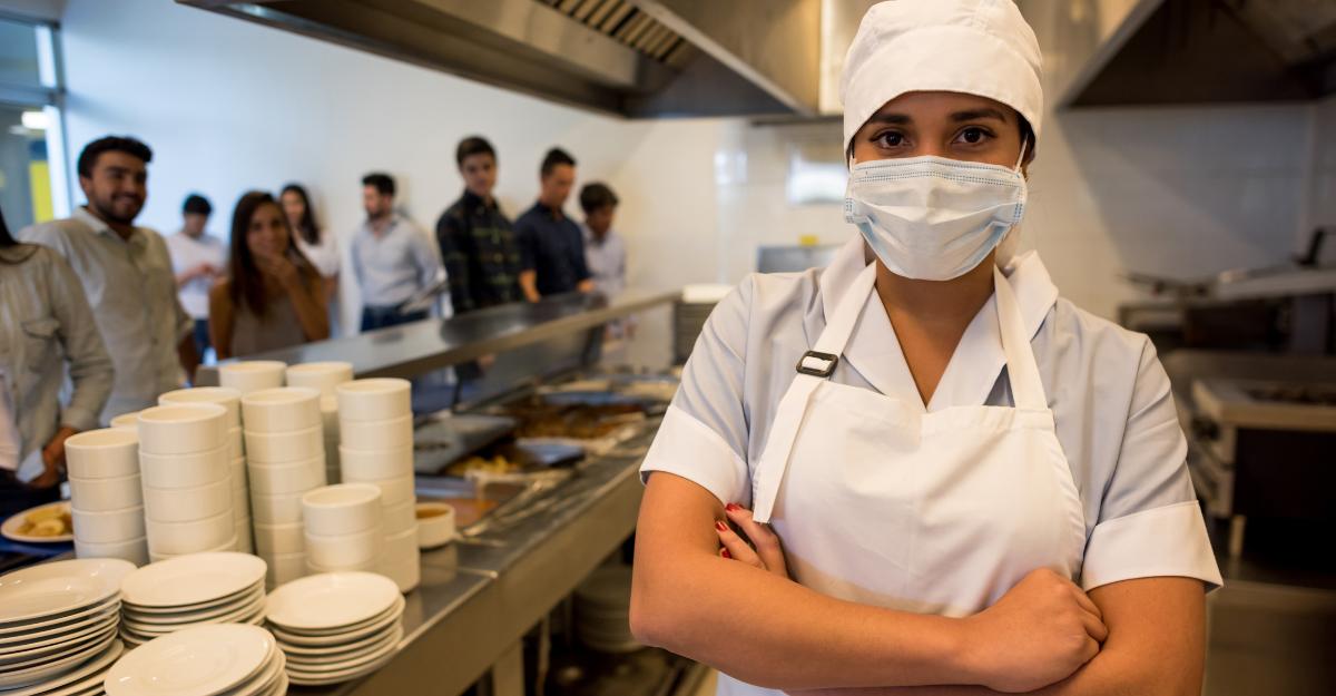 Trabaja como auxiliar de comedor / buffet y gana hasta 1300 Euros al mes en España
