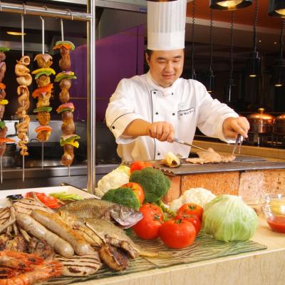 Trabaja como auxiliar de comedor / buffet y gana hasta 1300 Euros al mes en España